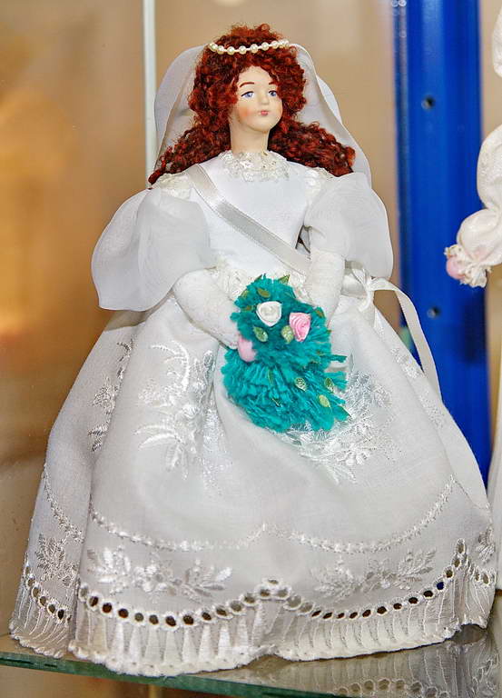 Авторская кукла Ольги Павлычевой "Невеста" Гильоширование пластика 25 см.