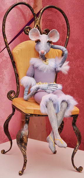 Интерьерная кукла "Мышь на стуле" автор кукольных дел мастер Ольга Павлычева